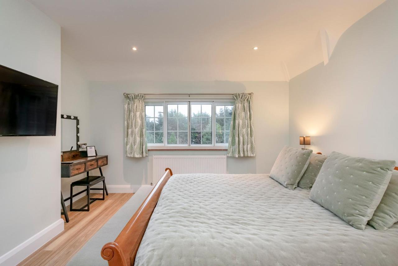 Westleigh Hotel Ashtead Buitenkant foto