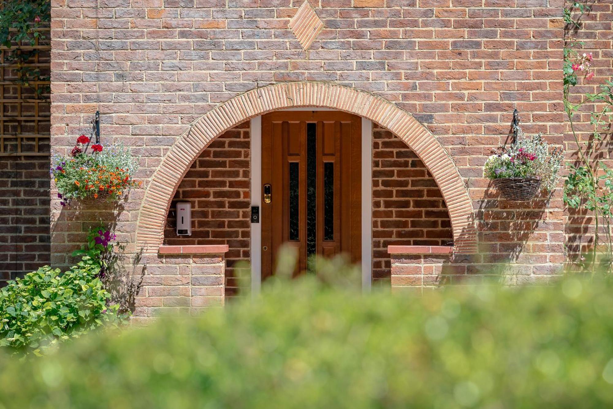 Westleigh Hotel Ashtead Buitenkant foto