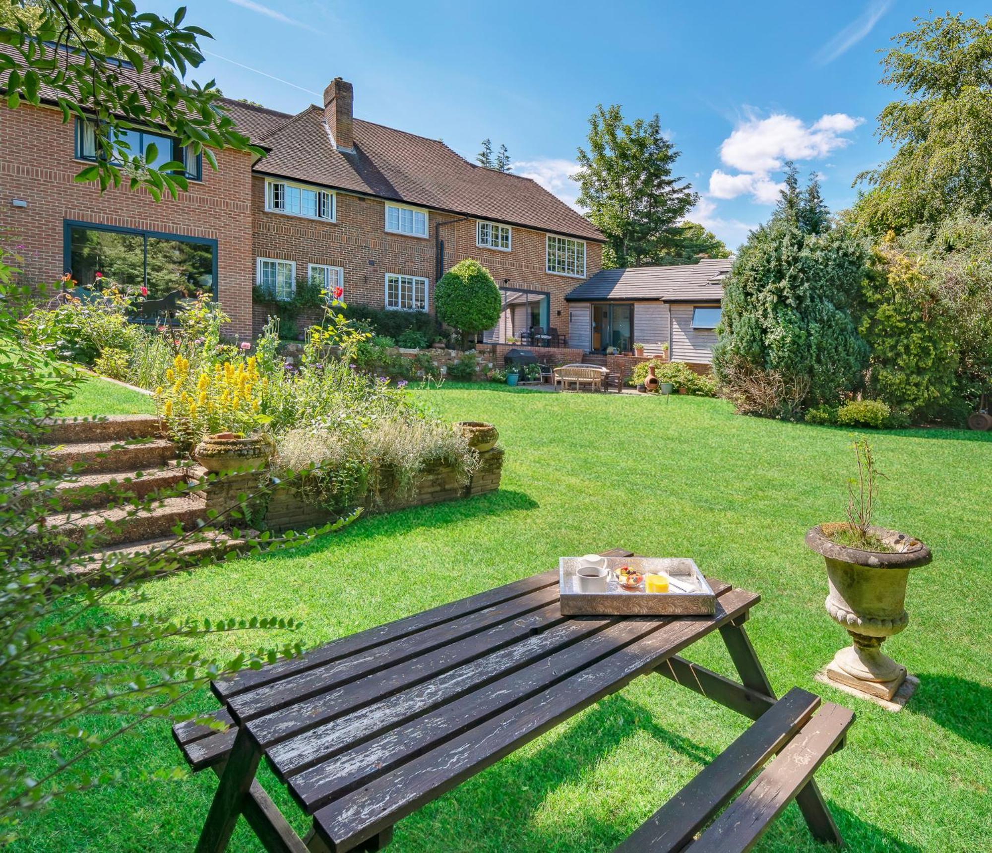Westleigh Hotel Ashtead Buitenkant foto
