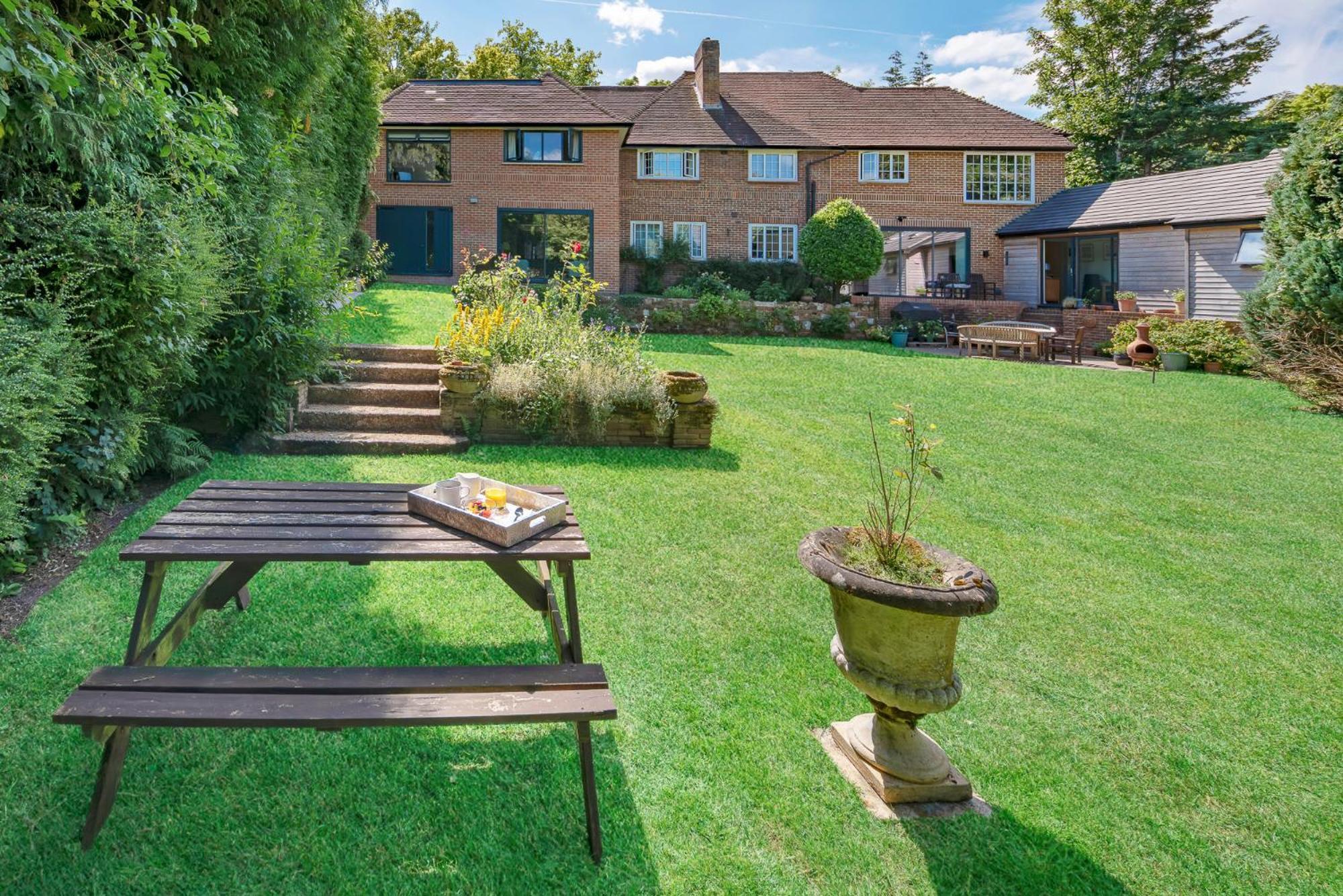 Westleigh Hotel Ashtead Buitenkant foto