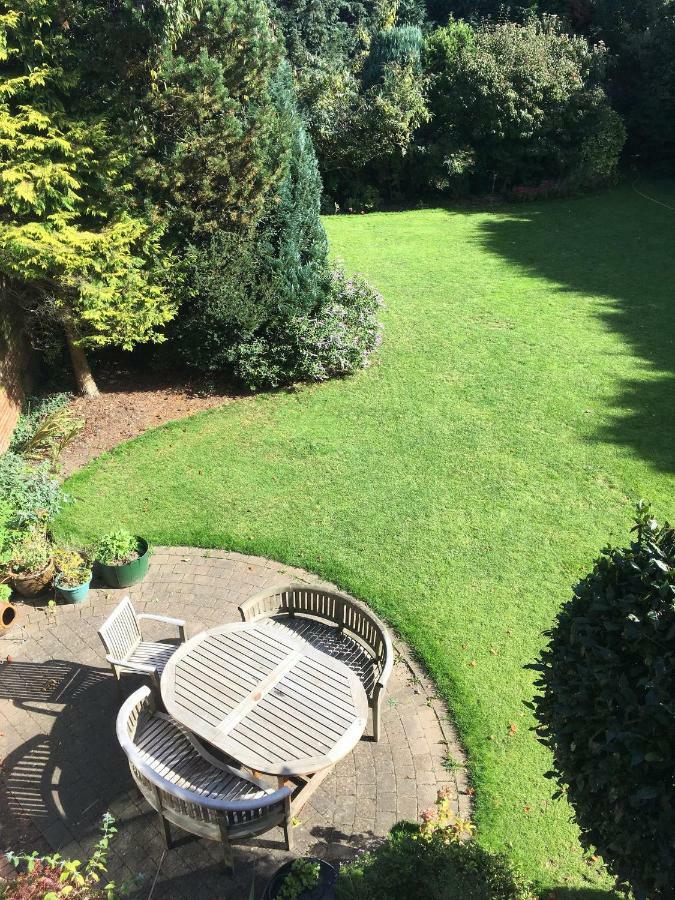 Westleigh Hotel Ashtead Buitenkant foto